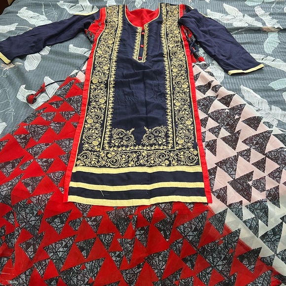 Kurti - Picture 3 of 3